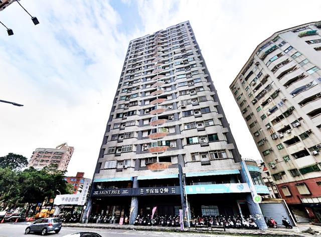 台南東區崇學路大樓