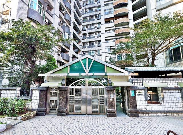 台南東區崇學路大樓