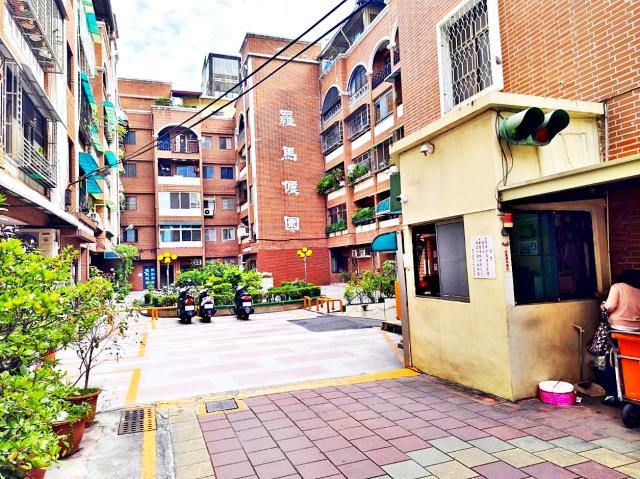 台南市南區府緯街公寓