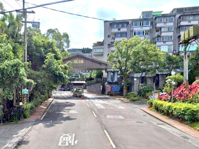社區大門
