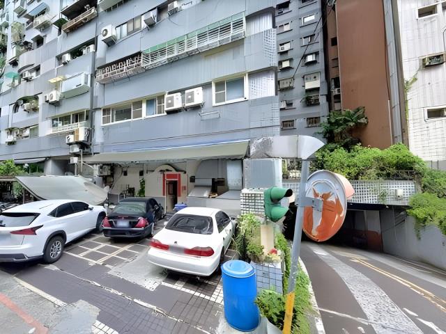 台北松山大樓_套房_台北小巨蛋套房法拍-11