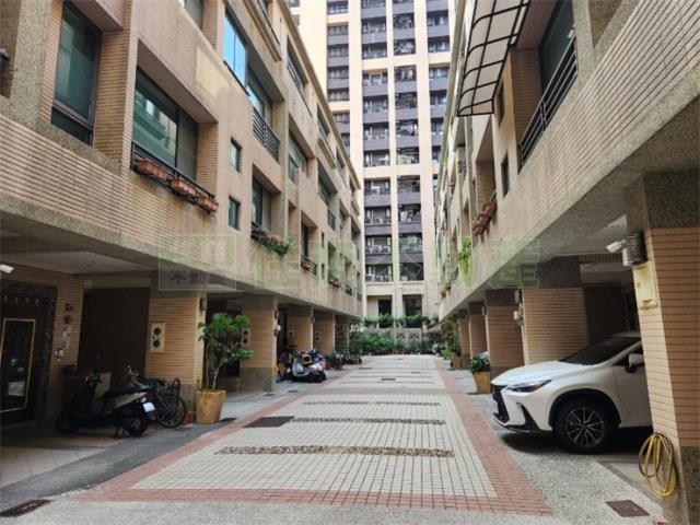 高雄鼓山透天-13