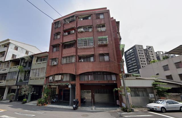 南區法拍屋文林街五權車站四育國中雅寓優室法拍林小陽