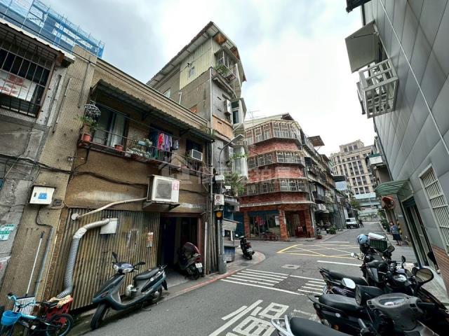 台北大同區法拍透天-1