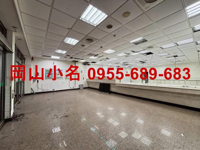高雄岡山省道火車站捷運站店面