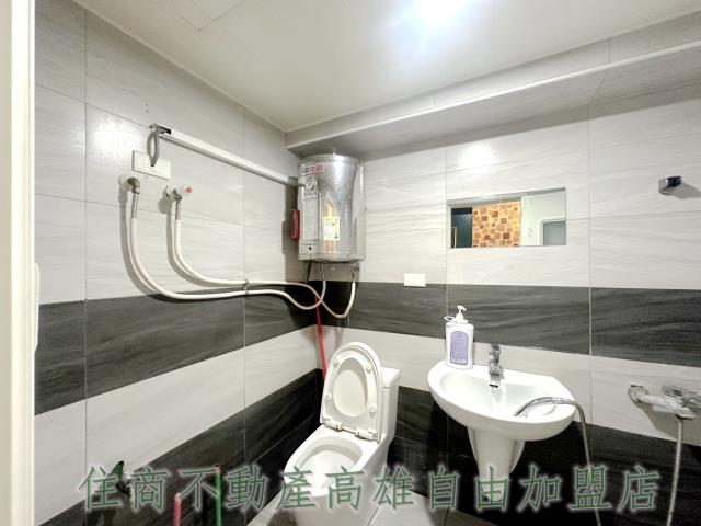 高雄新興區大樓-9