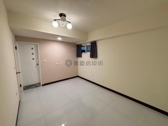 高雄新興區大樓-7