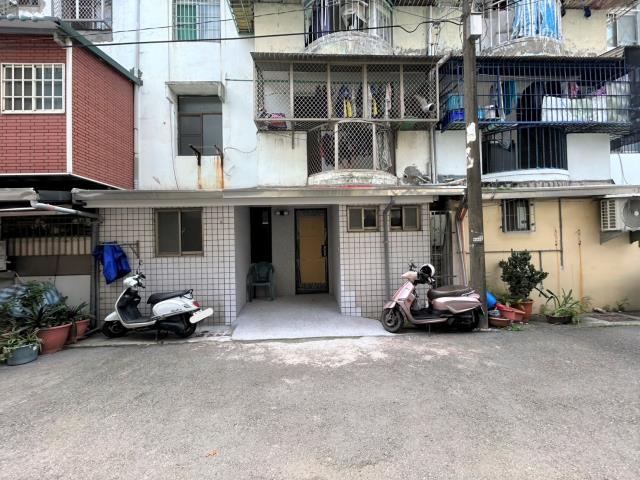 仁武灣內國小稀有公寓一樓