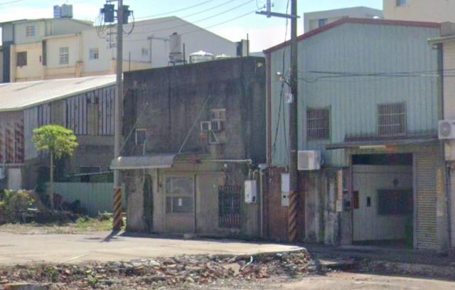 台中法拍屋豐洲路透天優室法拍林小陽