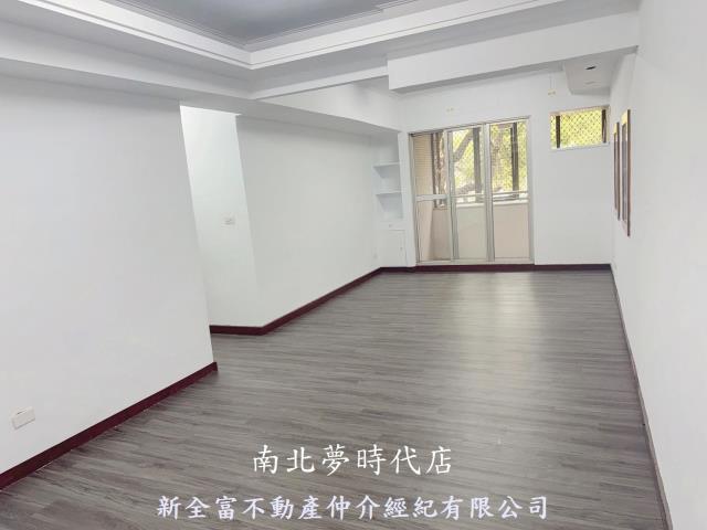 東區崇誨國宅三房有電梯二樓寓