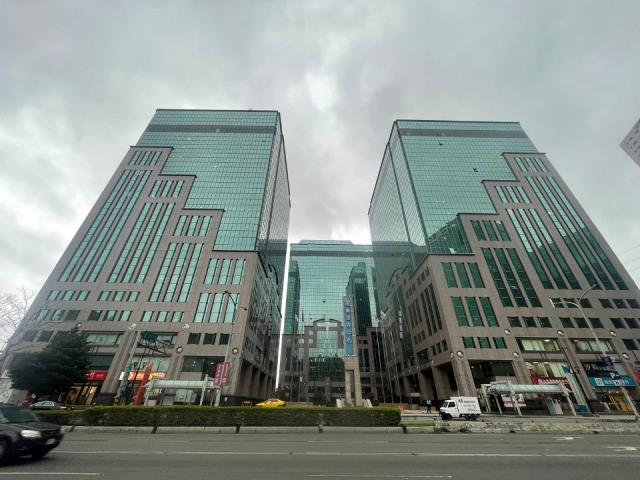 汐止區法拍屋新台五路一段遠東世界中心優室法拍林小陽