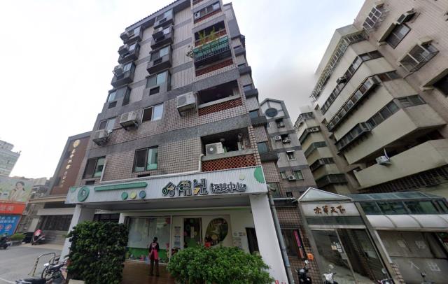 台中法拍屋大連路二段京華天下優室法拍林小陽