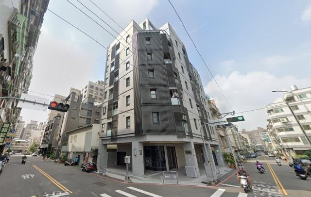 台中法拍屋松和街森美宿優室法拍林小陽