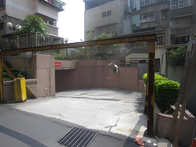 新北大樓法拍-5