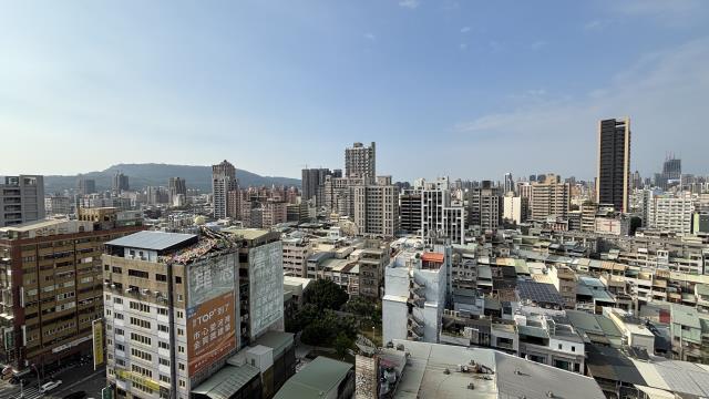 高雄新興區大樓-11