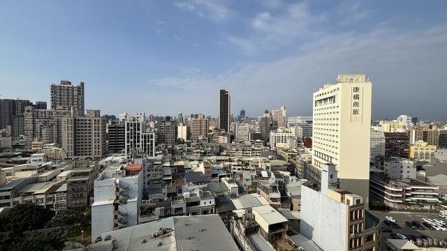 高雄新興區大樓-12