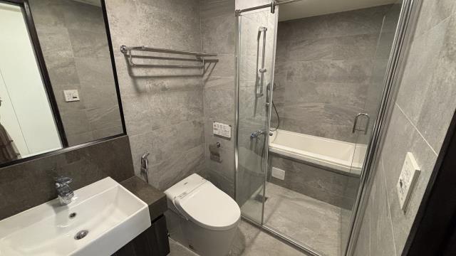 高雄新興區大樓-8