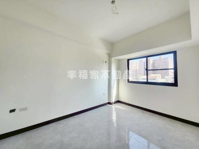 東區全新未住三面採光三房