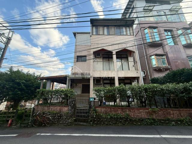 汐止法拍屋金龍湖畔湖東透天法拍好丘0906901097