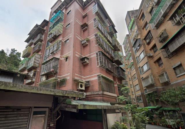 新北汐止法拍華廈-2