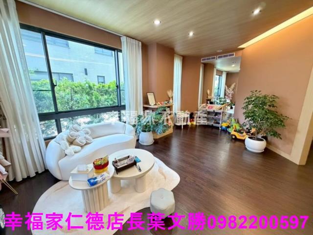 九份子夏川鄰美輕齡邊間店住