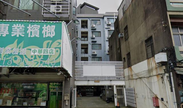 香山區法拍屋中華路四段快樂頌優室法拍林小陽