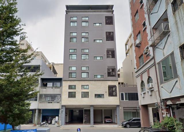 苗栗市法拍屋和興街華廈優室法拍林小陽