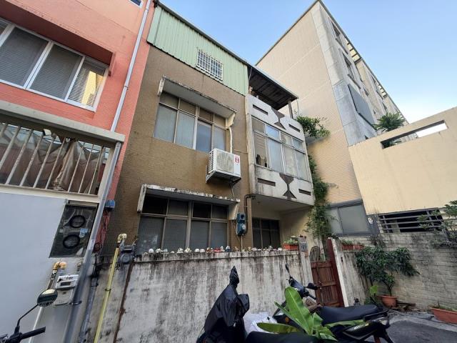 竹北市法拍屋華興街透天優室法拍林小陽
