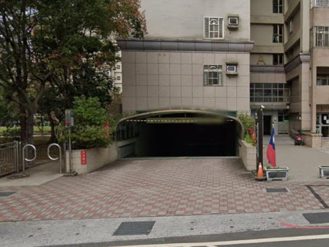 五股法拍大樓_華廈_邊間4房車-12