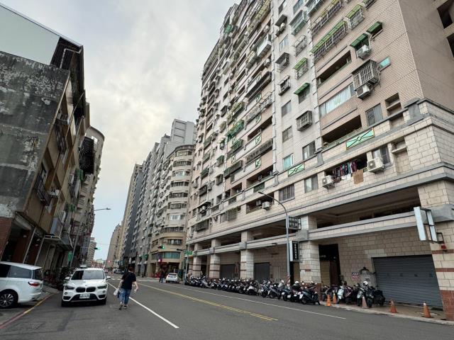 高雄左營法拍大樓-8