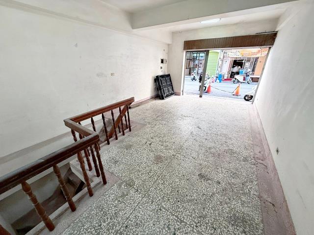 西屯區店住西屯區華廈協和國小旁一樓店住