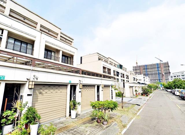 安南區館前二路別墅