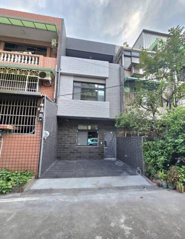 平鎮忠貞市場庭院透天