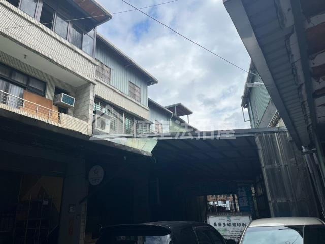 中和區法拍屋立德街透天廠辦優室法拍林小陽