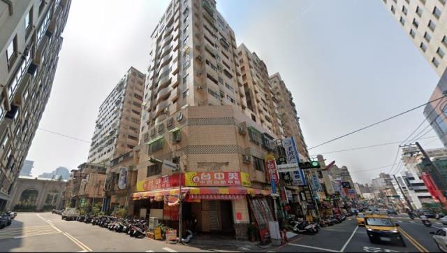西屯區法拍屋西屯路二段熊貓天下優室法拍林小陽