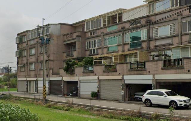 竹北市法拍屋聯興三街貝田園風光車庫透天優室法拍林小陽