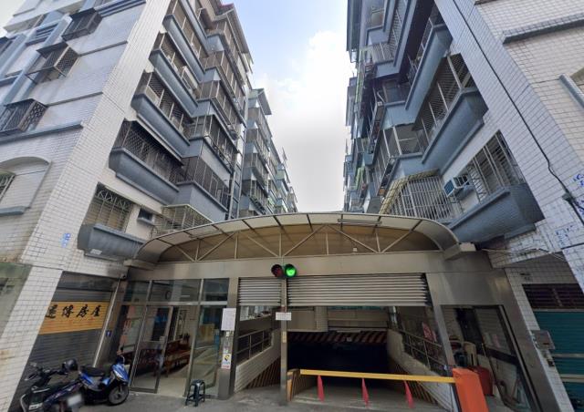 鳳山華廈法拍-4