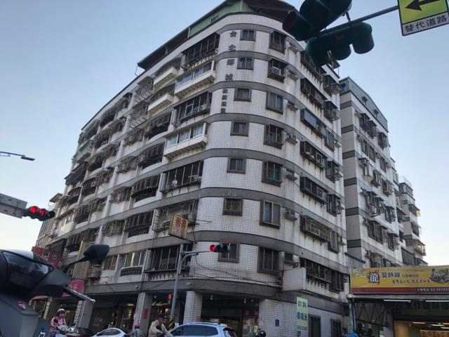 新北八里華廈法拍-1