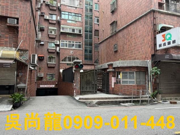 東區法拍華廈-2