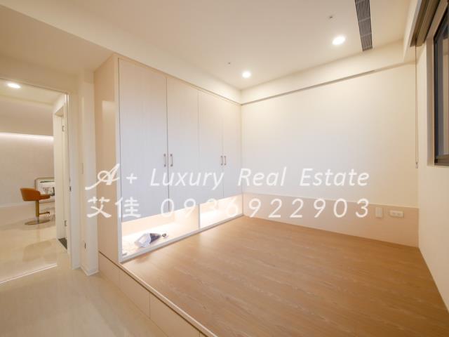 雍居仁愛