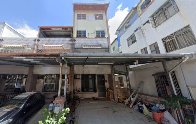頭份市法拍屋尖豐路門前停車透天優室法拍林小陽