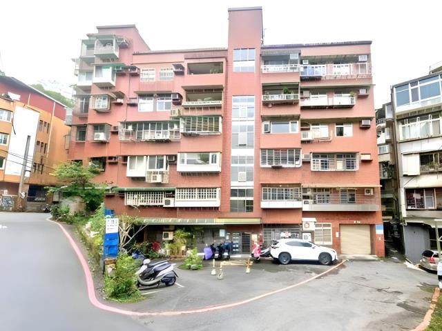 新北新店大樓_華廈_低公設3房車法拍-2