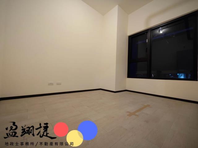 高雄新興區大樓-3