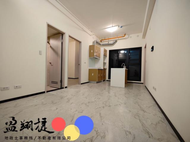 高雄新興區大樓-5