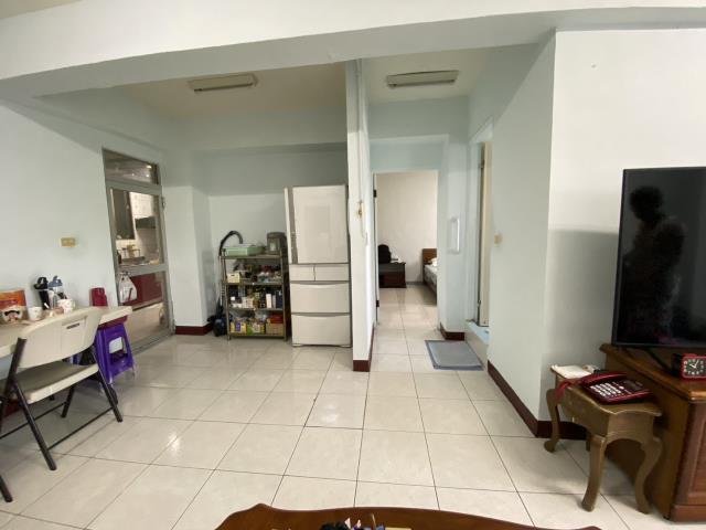 高雄鼓山美術館前峰國宅大樓果貿內惟台鐵輕軌捷運投資開發出售
