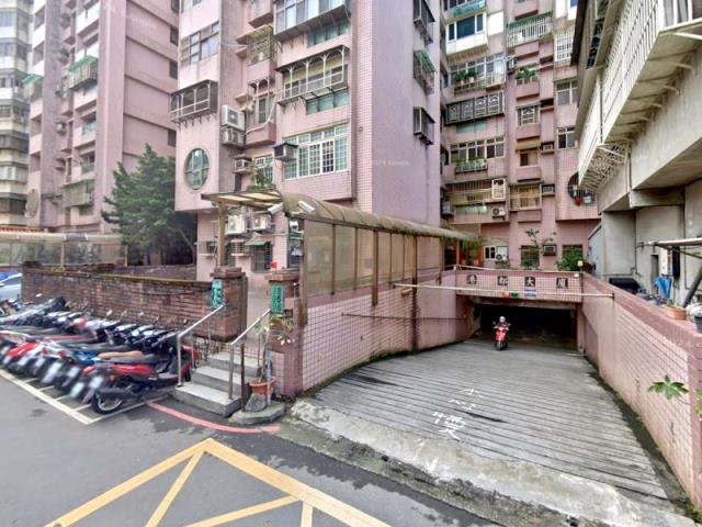 新北八里大樓法拍-2