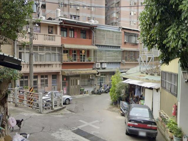 新北淡水法拍透天-9