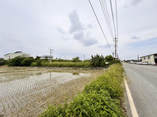 民雄民溪路三角窗農地